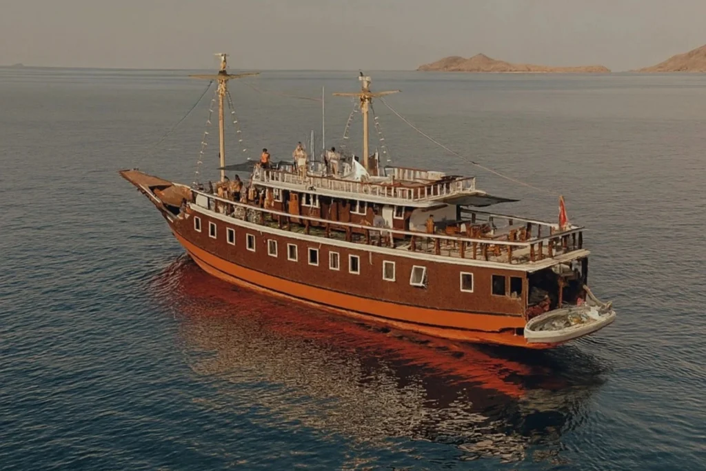 komodo trip from lombok, komodo island tour from lombok, komodo boat trip from lombok, lombok to komodo tour, komodo tour, komodo trip, komodo island tour, komodo cruise from lombok, komodo luxury cruises, komodo luxury cruises from lombok, labuan bajo to lombok, komodo island tour 4 days