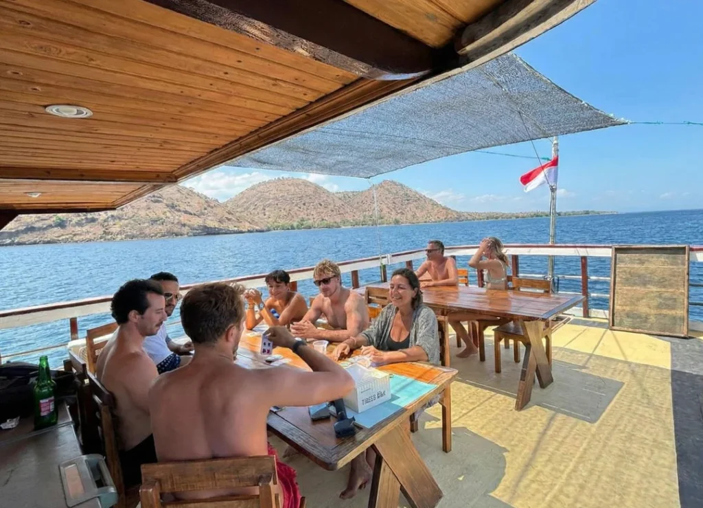 FROM LOMBOK | DISCOVER WHALE SHARKS AND KOMODO DRAGON