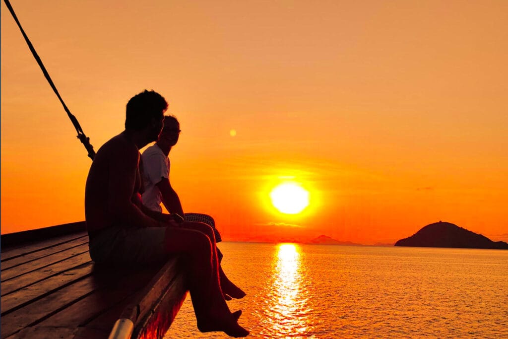 komodo trip from labuan bajo, komodo island tour from lombok, komodo boat trip from lombok, lombok to komodo tour, komodo tour, komodo trip, komodo island tour, komodo cruise from lombok, komodo luxury cruises, komodo luxury cruises from lombok, labuan bajo to lombok, komodo island tour 4 days, Labuan Bajo to Lombok 4d3n