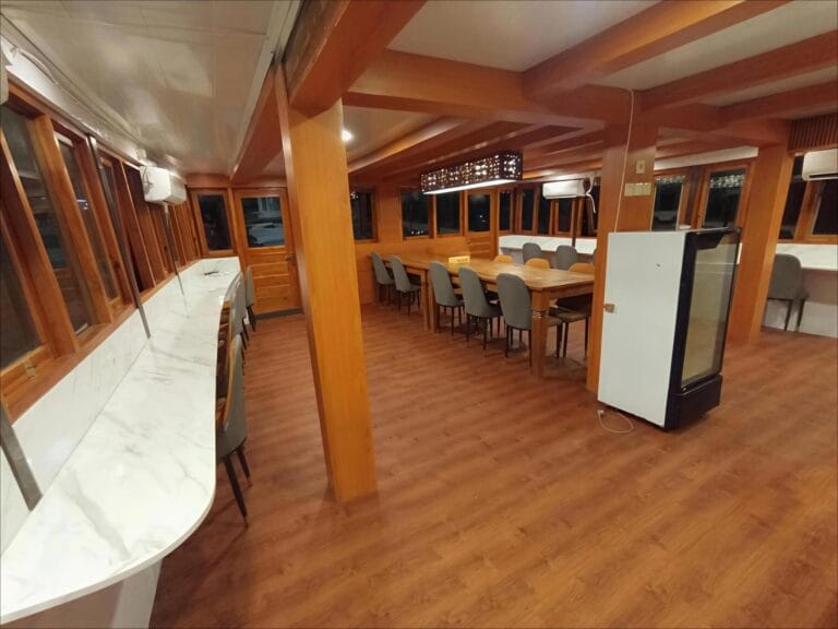 Komodo Luxury Cruise Lombok to Flores By Klm Eternity