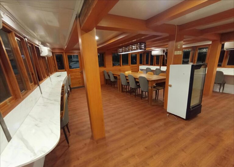 Komodo Luxury Cruise Lombok to Flores By Klm Eternity