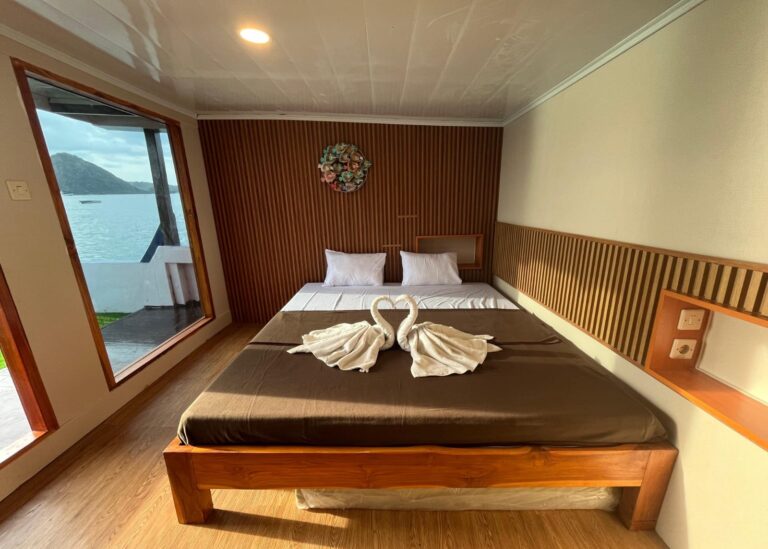 Komodo Luxury Cruise Lombok to Flores By Klm Eternity