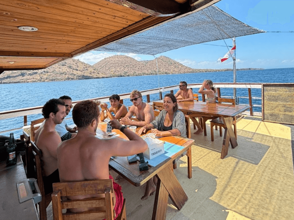 baligilifastboat komodo trip from lombok, komodo island tour from lombok, komodo boat trip from lombok, lombok to komodo tour, komodo tour, komodo trip, komodo island tour, komodo cruise from lombok, komodo luxury cruises, komodo luxury cruises from lombok, labuan bajo to lombok, komodo island tour 4 days