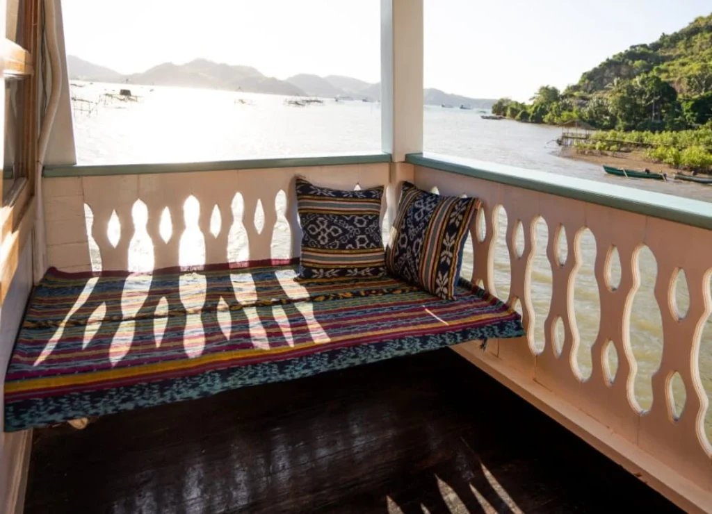 baligilifastboat Sehat Elona Luxury Cruise Boat for Sailing Komodo National Park Pink Beach and Padar Island