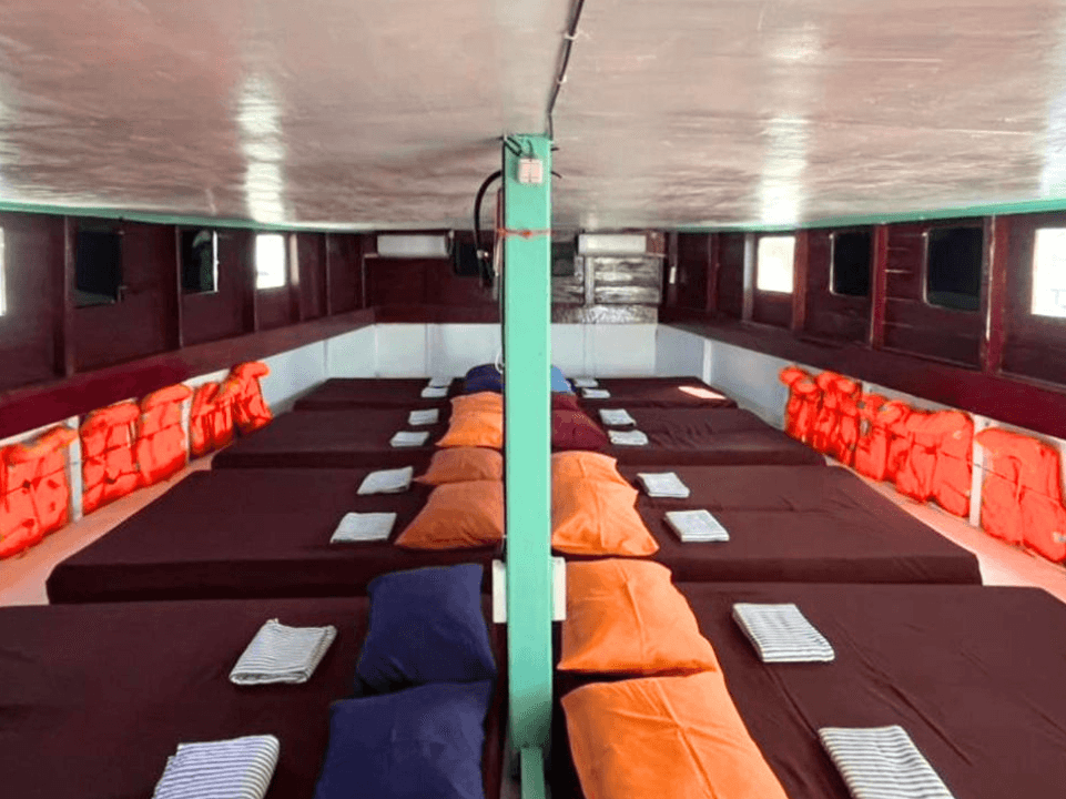 Sharing-Cabin-Standard-Boat